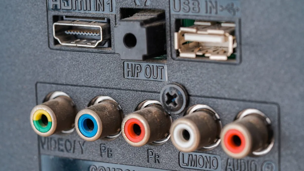 Vier smarte Möglichkeiten, den USB‑Anschluss Ihres Fernsehers zu nutzen